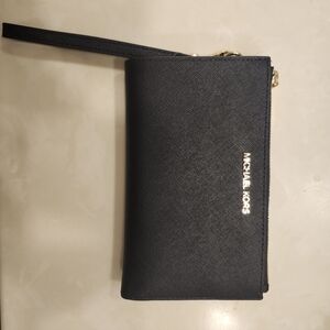 Michael Kors Black Adele Leather Smartphone Wallet Mint Condition